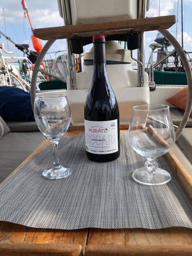 Stay Only Or Sailaway With Friends And Family Have More Fun メーデムブリク エクステリア 写真